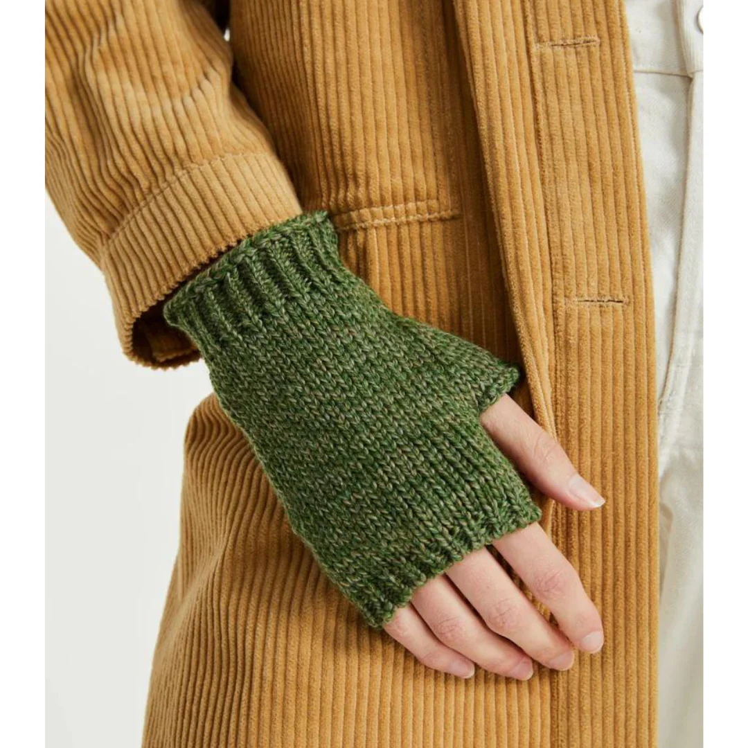Ladies Aran Wool Green Fingerless Mitts - Image 3